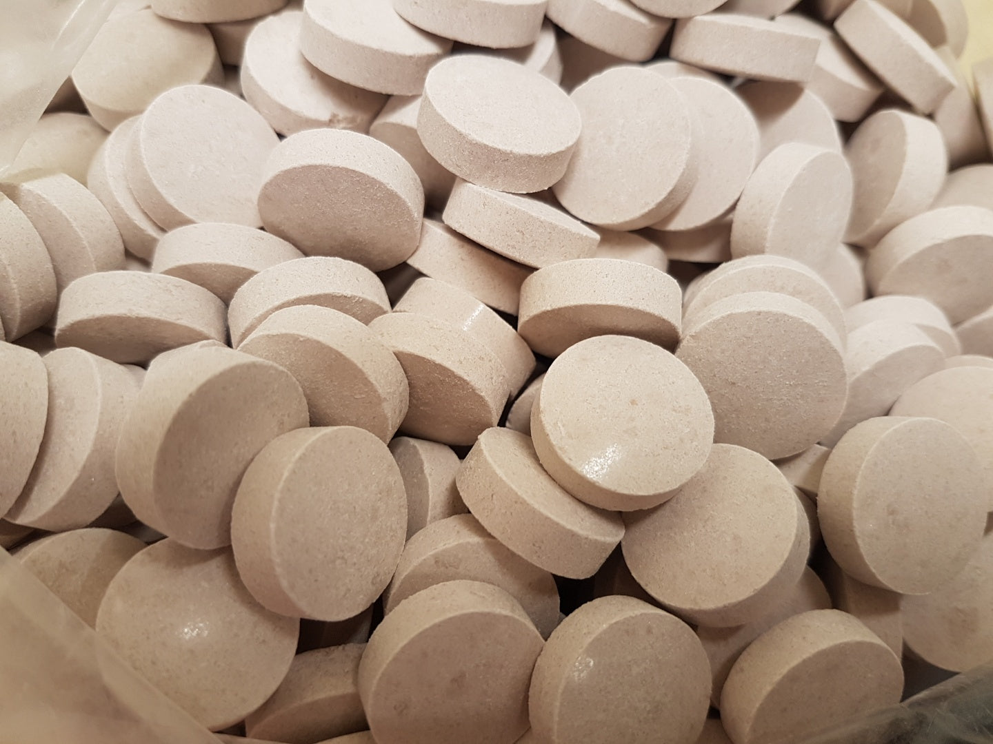 Carousel Aniseed Buttons 2kg x 500ct